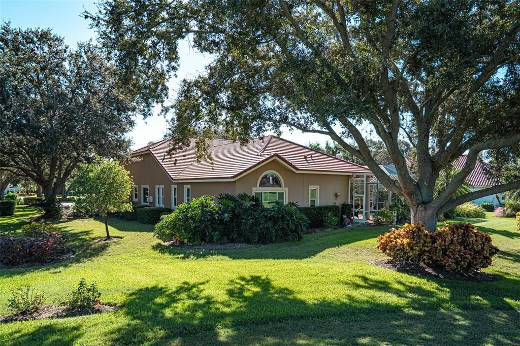 Active With Contract: $1,899,000 (4 beds, 3 baths, 4191 Square Feet)