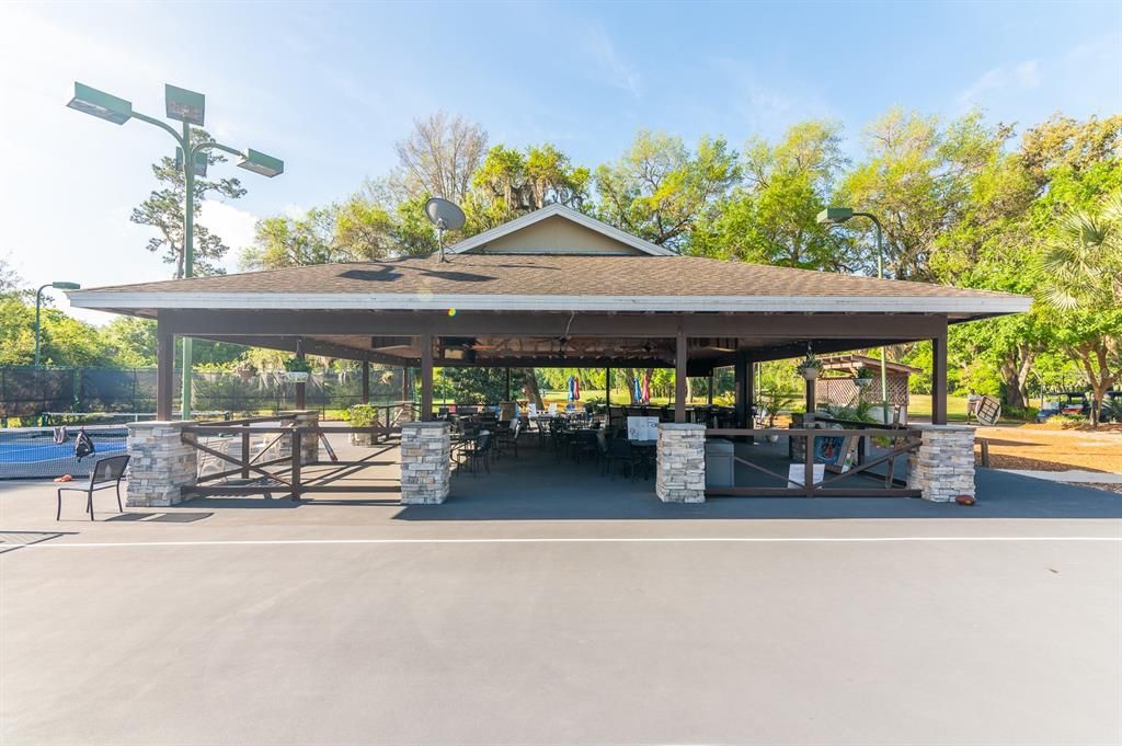 待售: $600,000 (0.18 acres)