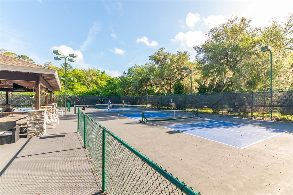 待售: $600,000 (0.18 acres)