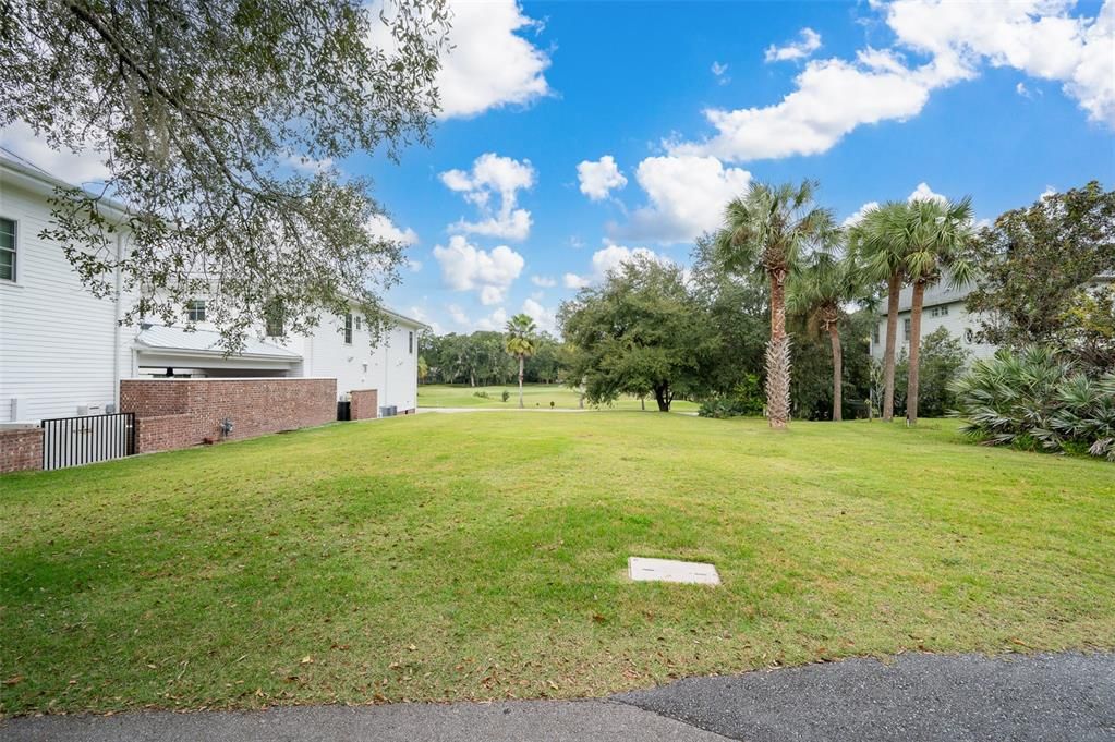 待售: $600,000 (0.18 acres)