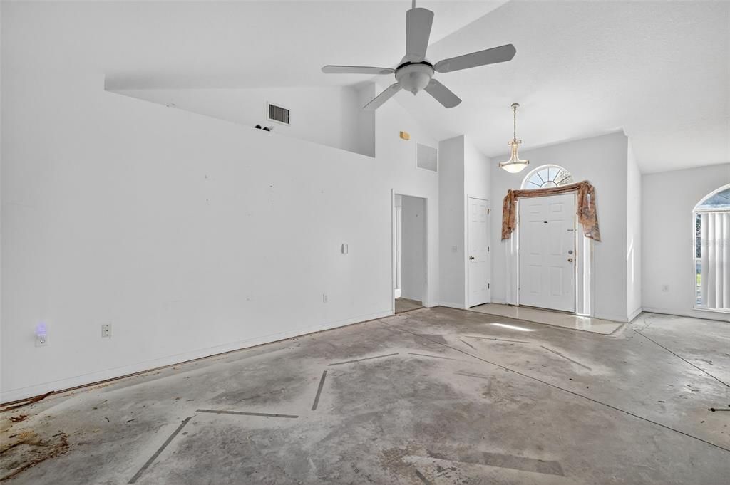 待售: $230,000 (3 贝兹, 2 浴室, 1615 平方英尺)