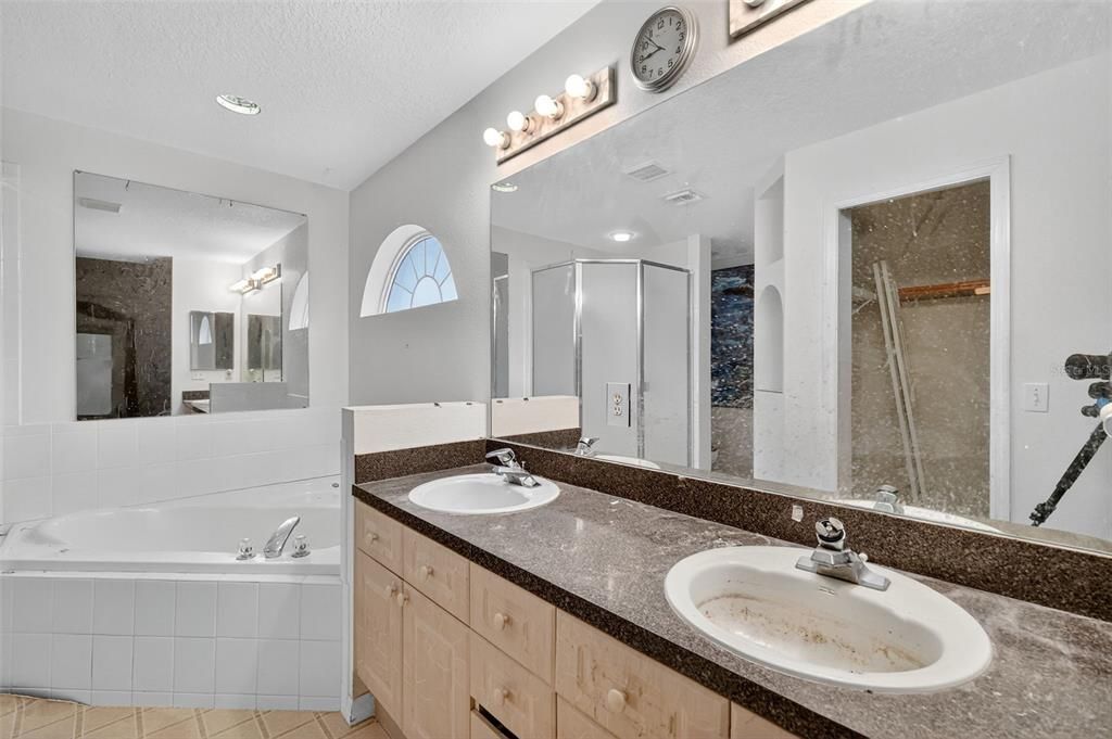 待售: $230,000 (3 贝兹, 2 浴室, 1615 平方英尺)