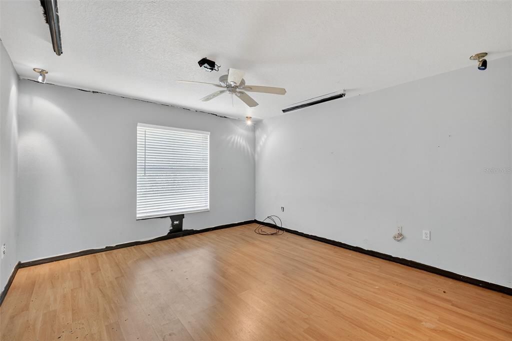 待售: $230,000 (3 贝兹, 2 浴室, 1615 平方英尺)