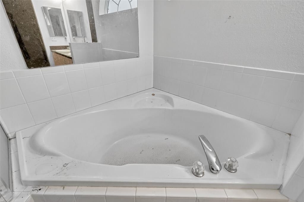 待售: $230,000 (3 贝兹, 2 浴室, 1615 平方英尺)