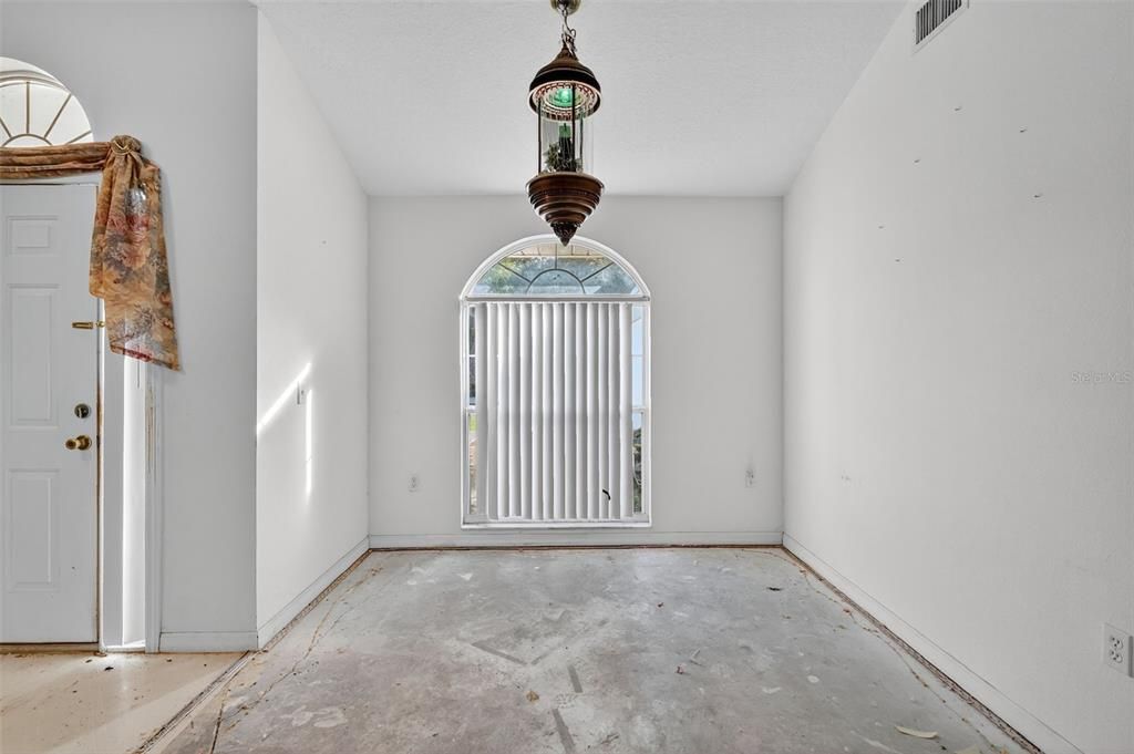 待售: $230,000 (3 贝兹, 2 浴室, 1615 平方英尺)