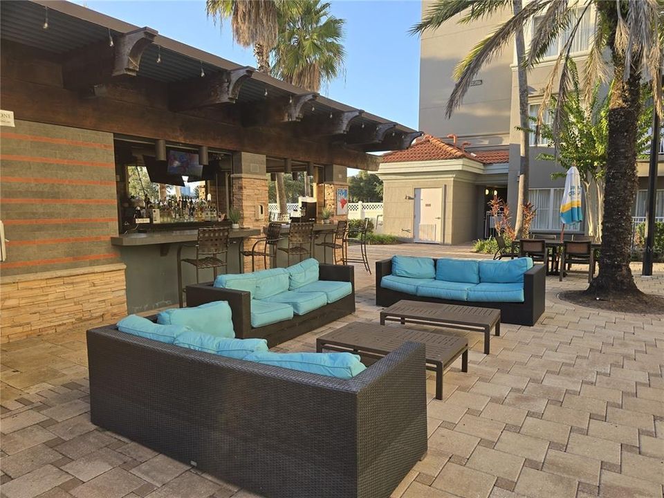 For Sale: $199,000 (1 beds, 1 baths, 671 Square Feet)