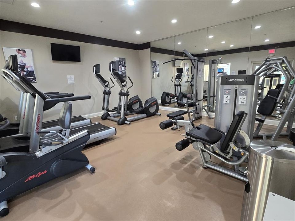 For Sale: $199,000 (1 beds, 1 baths, 671 Square Feet)