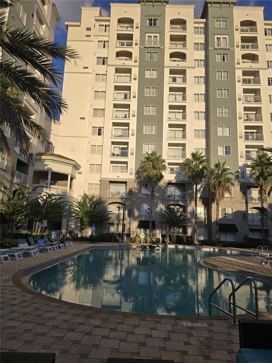 For Sale: $199,000 (1 beds, 1 baths, 671 Square Feet)