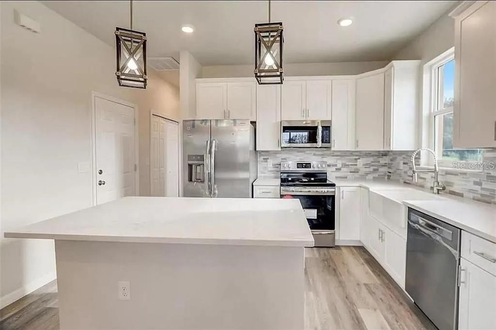 En Renta: $2,200 (3 camas, 2 baños, 2330 Pies cuadrados)