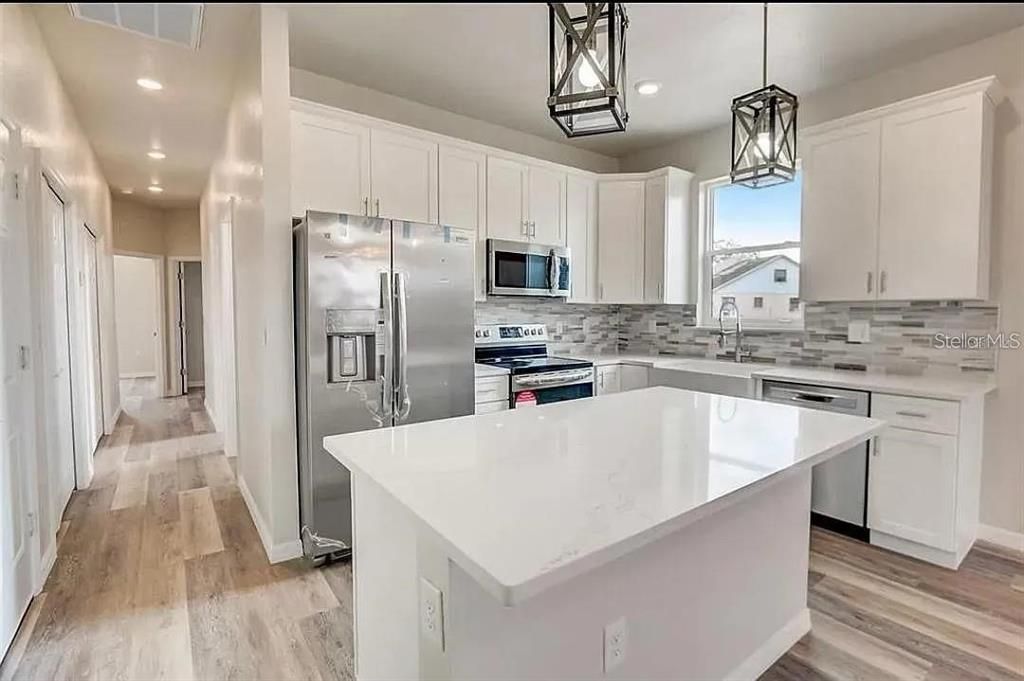 En Renta: $2,200 (3 camas, 2 baños, 2330 Pies cuadrados)