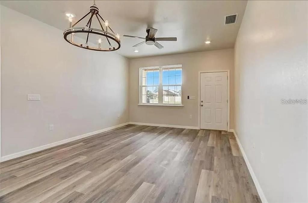 En Renta: $2,200 (3 camas, 2 baños, 2330 Pies cuadrados)