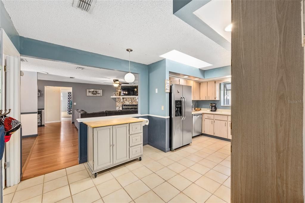 For Sale: $255,000 (3 beds, 2 baths, 2086 Square Feet)