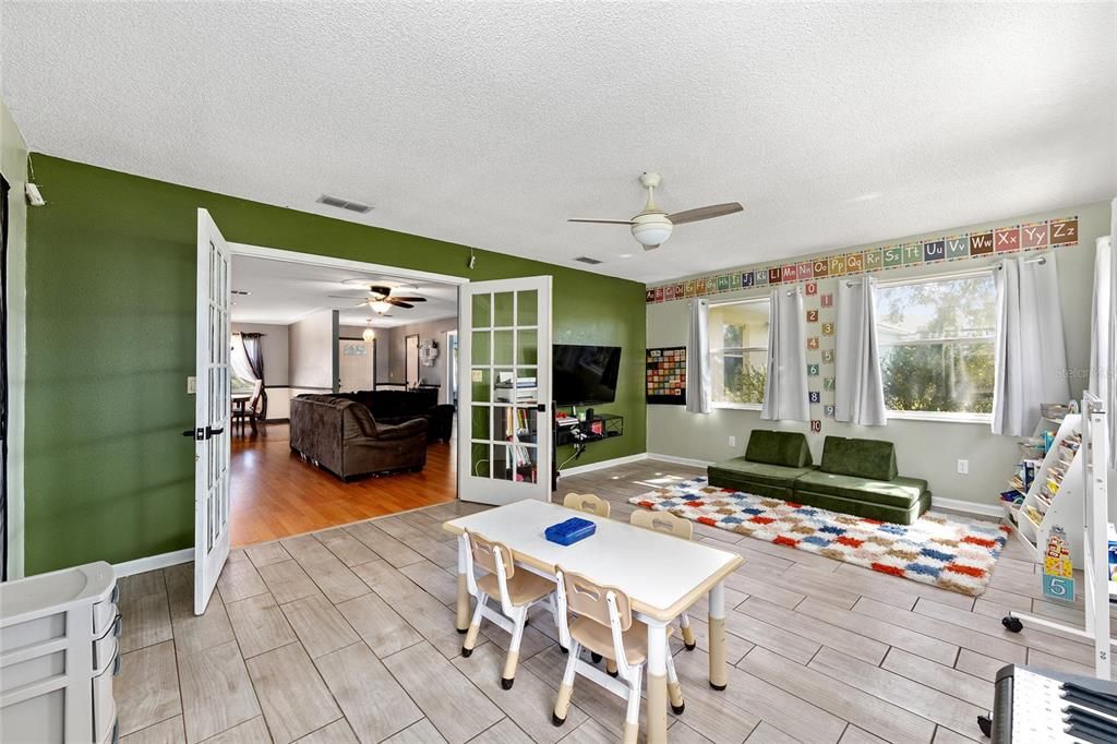 For Sale: $255,000 (3 beds, 2 baths, 2086 Square Feet)