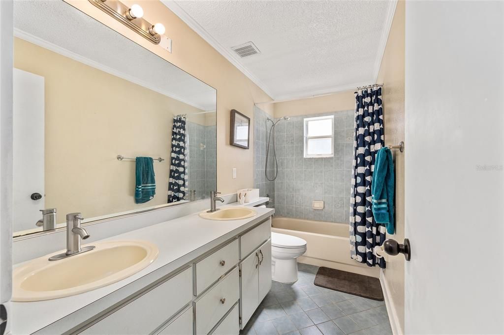 For Sale: $255,000 (3 beds, 2 baths, 2086 Square Feet)