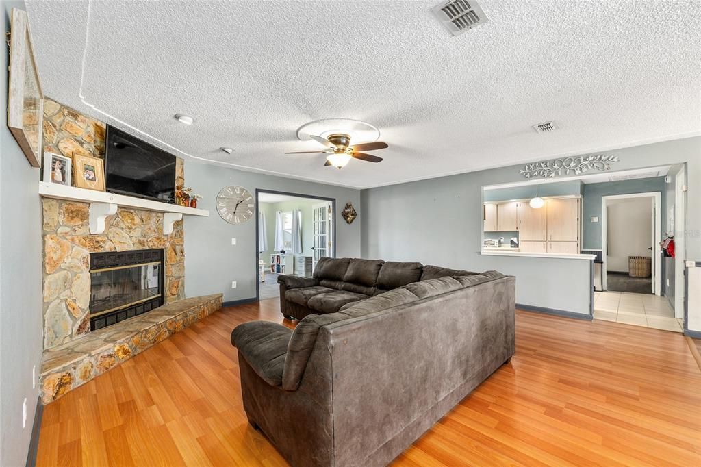 For Sale: $255,000 (3 beds, 2 baths, 2086 Square Feet)