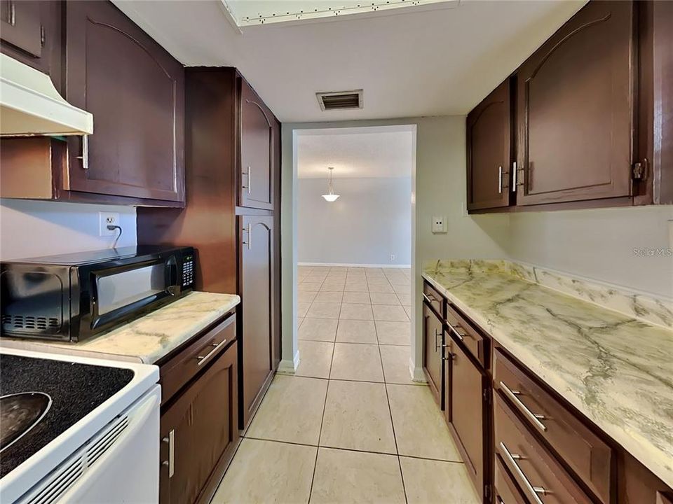 For Rent: $1,190 (1 beds, 1 baths, 642 Square Feet)