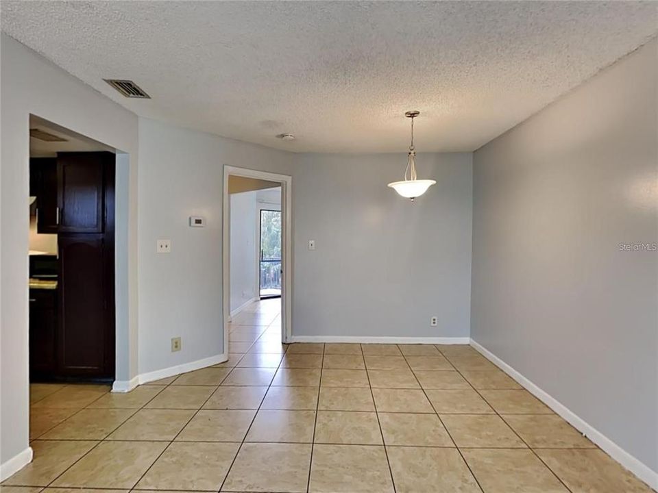 For Rent: $1,190 (1 beds, 1 baths, 642 Square Feet)