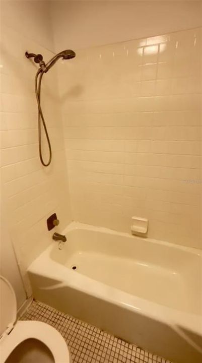 For Rent: $1,190 (1 beds, 1 baths, 642 Square Feet)