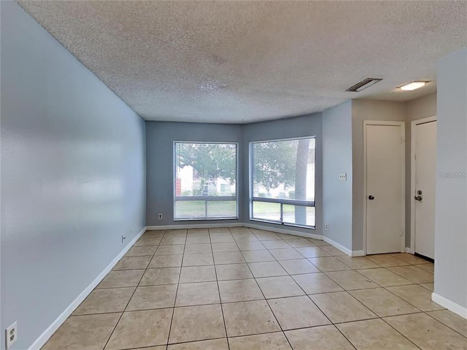 For Rent: $1,190 (1 beds, 1 baths, 642 Square Feet)