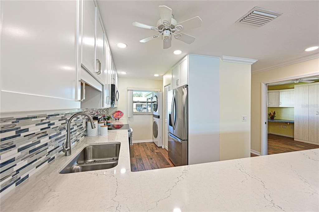 Под контрактом: $325,000 (2 спален, 2 ванн, 1321 Квадратных фут)