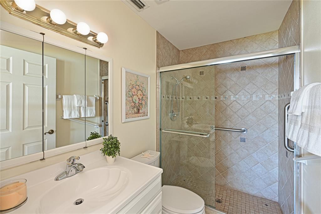 Под контрактом: $325,000 (2 спален, 2 ванн, 1321 Квадратных фут)