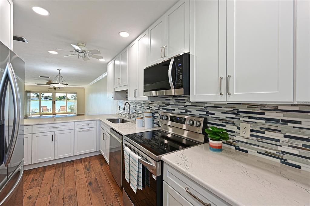 Под контрактом: $325,000 (2 спален, 2 ванн, 1321 Квадратных фут)