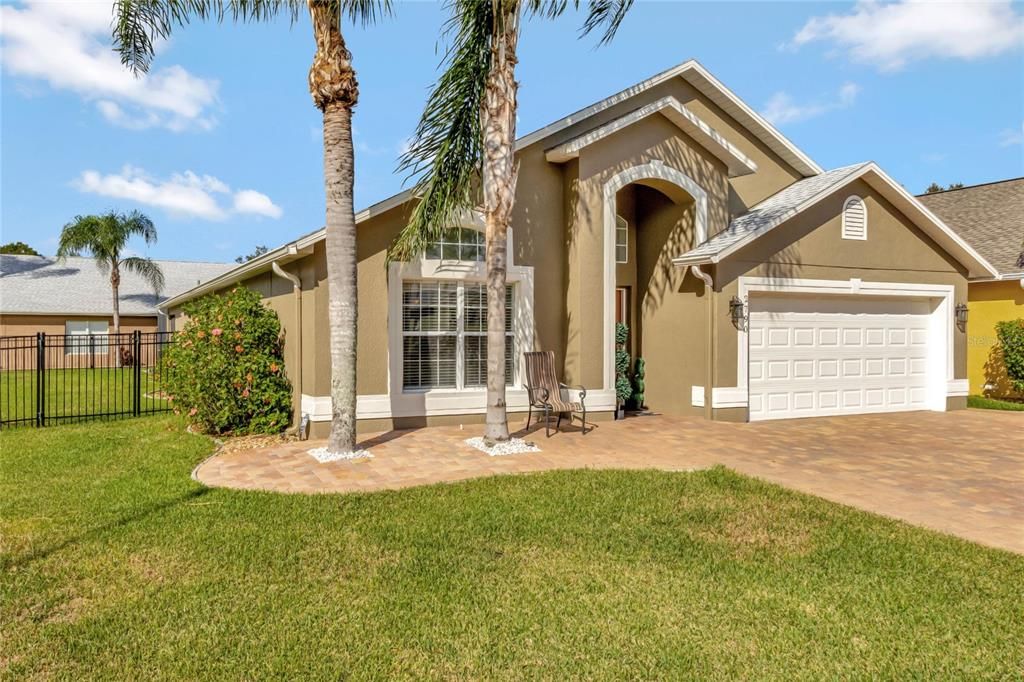 For Sale: $400,000 (4 beds, 3 baths, 1940 Square Feet)