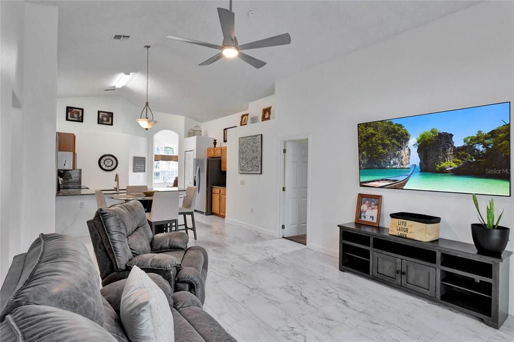 For Sale: $400,000 (4 beds, 3 baths, 1940 Square Feet)