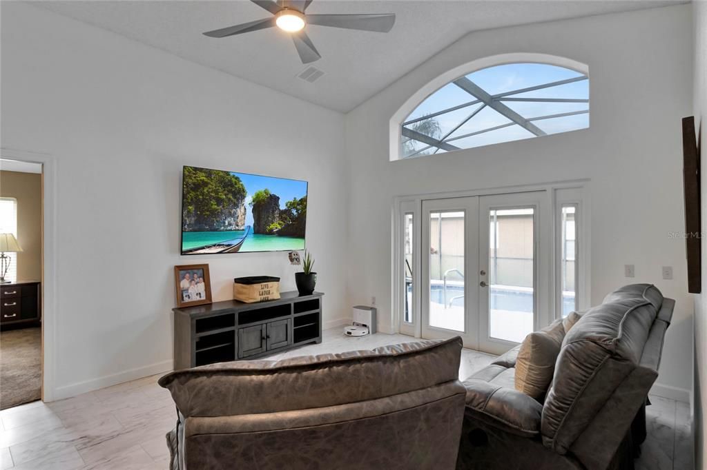 For Sale: $400,000 (4 beds, 3 baths, 1940 Square Feet)