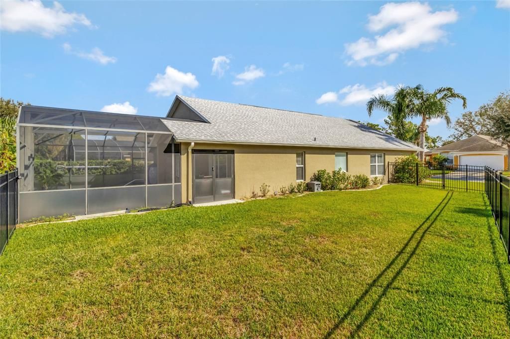 For Sale: $400,000 (4 beds, 3 baths, 1940 Square Feet)