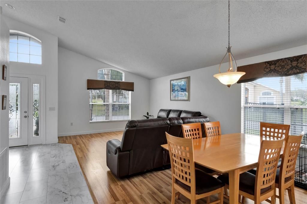 For Sale: $400,000 (4 beds, 3 baths, 1940 Square Feet)