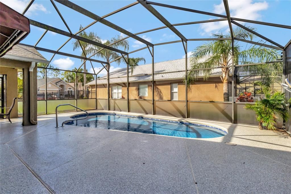 For Sale: $400,000 (4 beds, 3 baths, 1940 Square Feet)