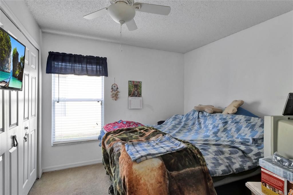 For Sale: $400,000 (4 beds, 3 baths, 1940 Square Feet)