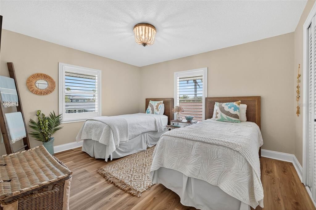 待售: $1,285,000 (3 贝兹, 2 浴室, 2336 平方英尺)