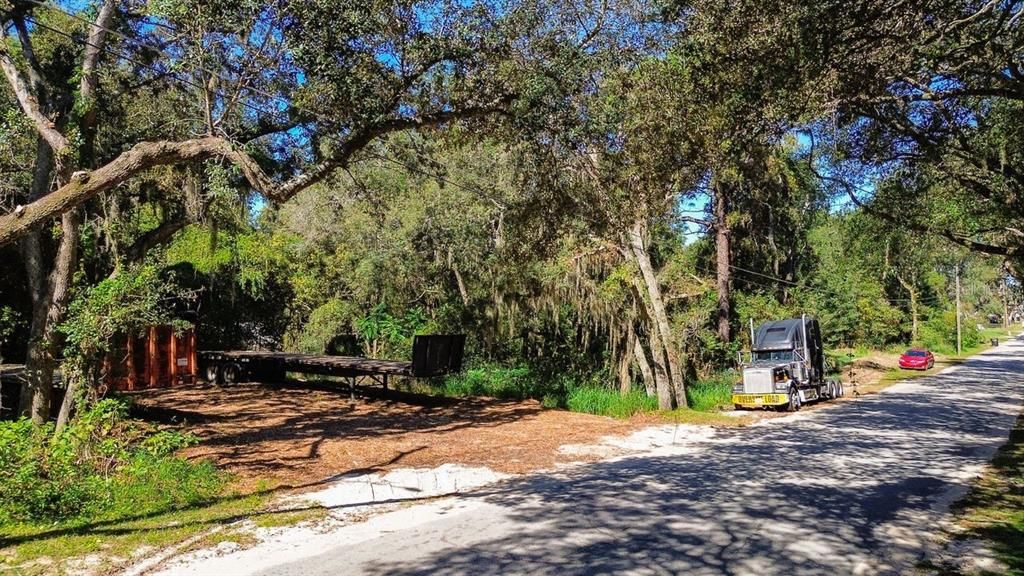 Activo con contrato: $125,000 (0.85 acres)