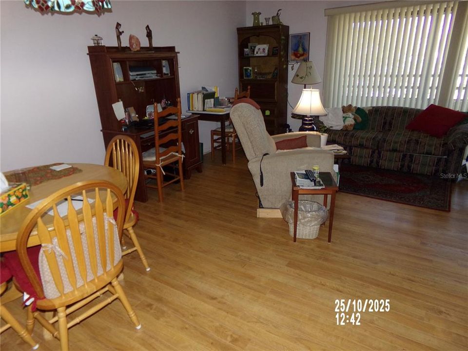 待售: $239,500 (2 贝兹, 2 浴室, 1306 平方英尺)