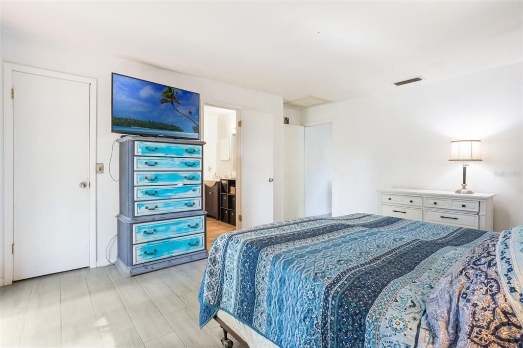 待售: $495,000 (4 贝兹, 2 浴室, 1939 平方英尺)