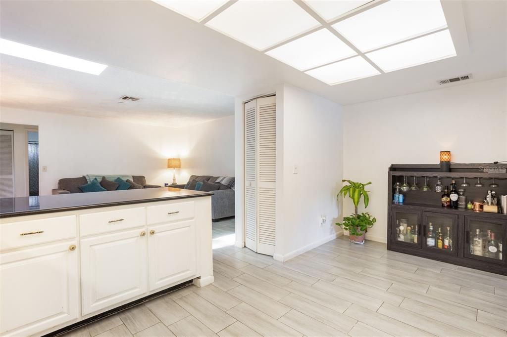 待售: $495,000 (4 贝兹, 2 浴室, 1939 平方英尺)