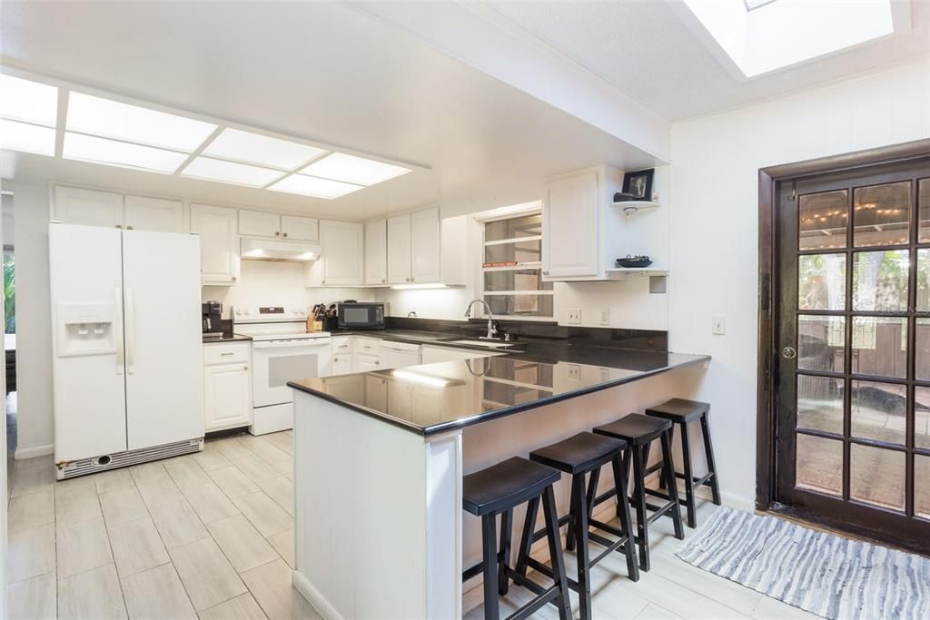 待售: $495,000 (4 贝兹, 2 浴室, 1939 平方英尺)