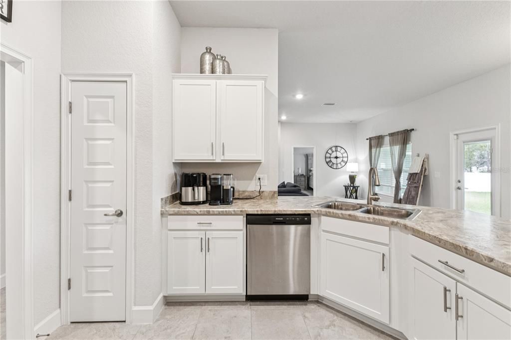 En Venta: $474,900 (4 camas, 3 baños, 2508 Pies cuadrados)