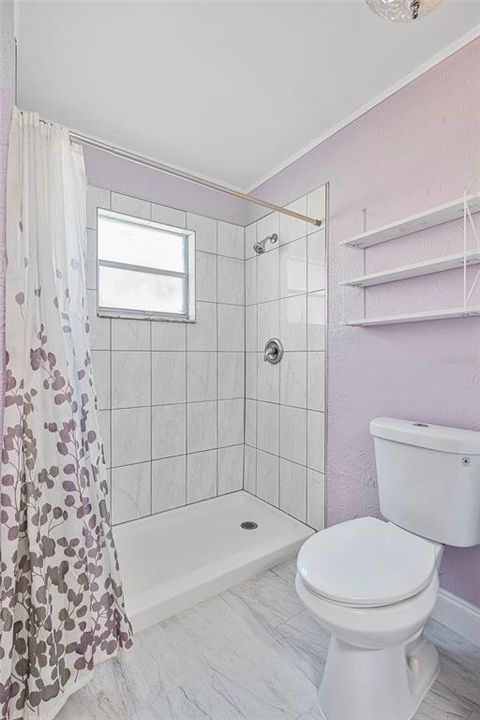 合同活跃: $315,000 (2 贝兹, 2 浴室, 1070 平方英尺)