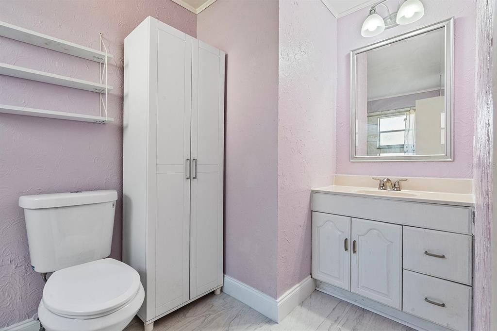 合同活跃: $315,000 (2 贝兹, 2 浴室, 1070 平方英尺)