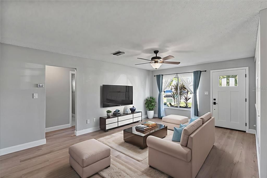 合同活跃: $315,000 (2 贝兹, 2 浴室, 1070 平方英尺)