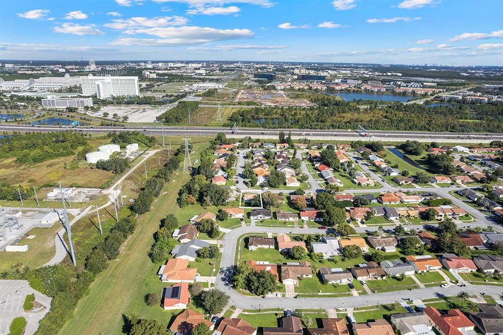 合同活跃: $315,000 (2 贝兹, 2 浴室, 1070 平方英尺)