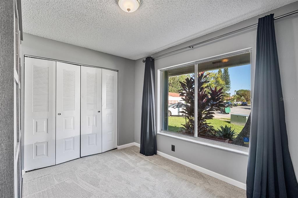 合同活跃: $315,000 (2 贝兹, 2 浴室, 1070 平方英尺)