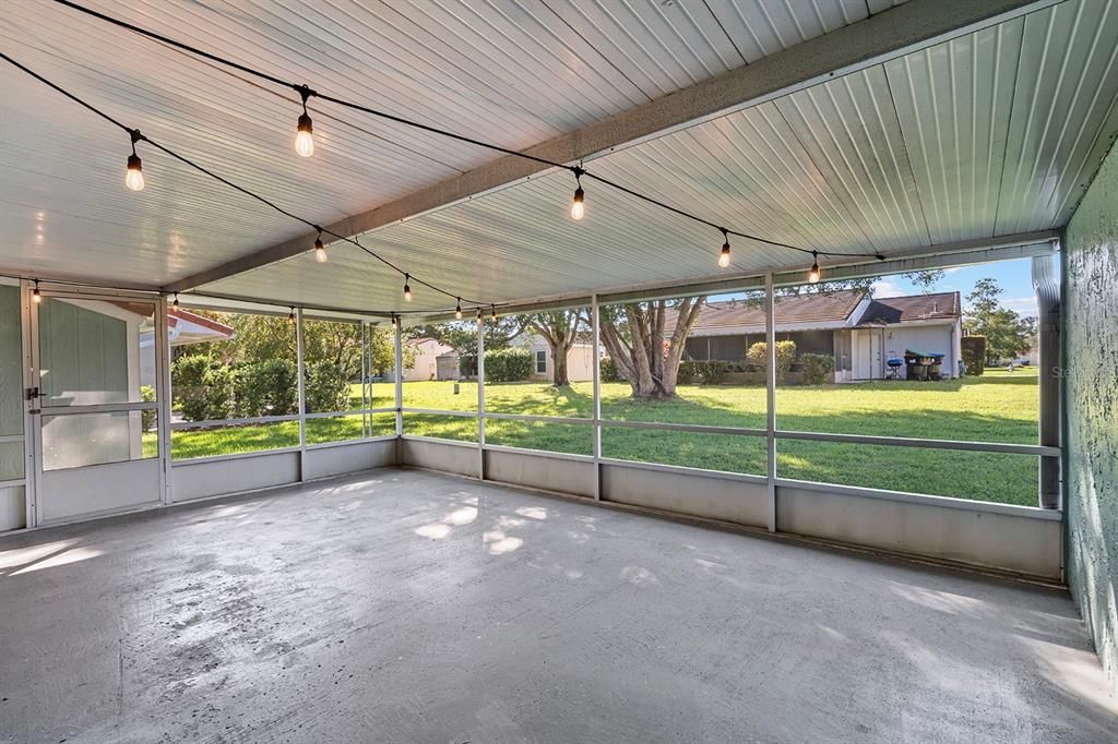 合同活跃: $315,000 (2 贝兹, 2 浴室, 1070 平方英尺)