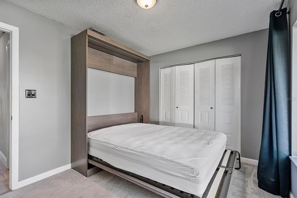 合同活跃: $315,000 (2 贝兹, 2 浴室, 1070 平方英尺)