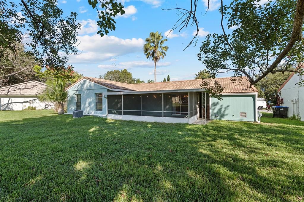 合同活跃: $315,000 (2 贝兹, 2 浴室, 1070 平方英尺)