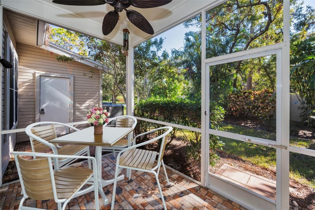 Active With Contract: $275,000 (2 beds, 2 baths, 1360 Square Feet)