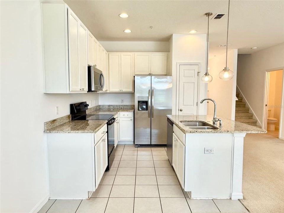 For Rent: $2,150 (3 beds, 2 baths, 1593 Square Feet)